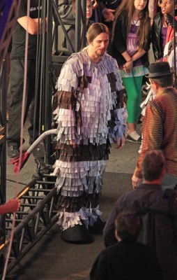 wonderstone-ontheset004.jpg