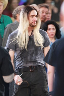wonderstone-ontheset003.jpg