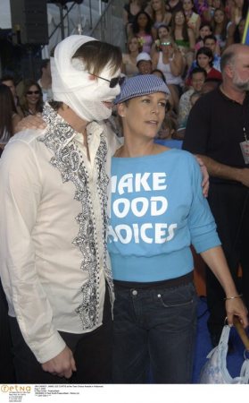 Teen Choice Awards
Jim Carrey and Jamie Lee Curtis at the 2003 Teen Choice Awards
Keywords: Jim Carrey Jamie Lee Curtis Teen Choice Awards 2003