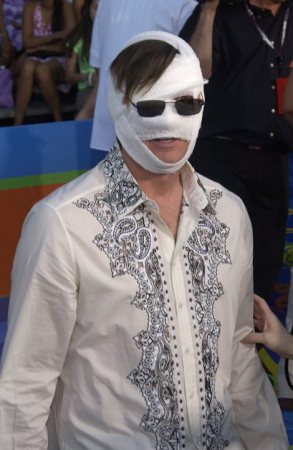Teen Choice Awards
Jim Carrey at the 2003 Teen Choice Awards
Keywords: Jim Carrey Teen Choice Awards 2003