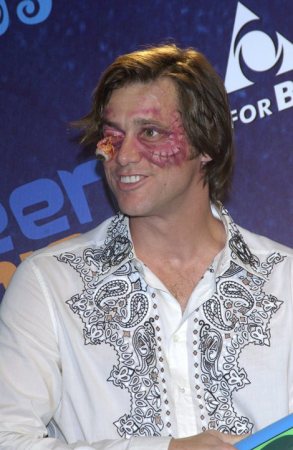 Teen Choice Awards
Jim Carrey at the 2003 Teen Choice Awards
Keywords: Jim Carrey Teen Choice Awards 2003
